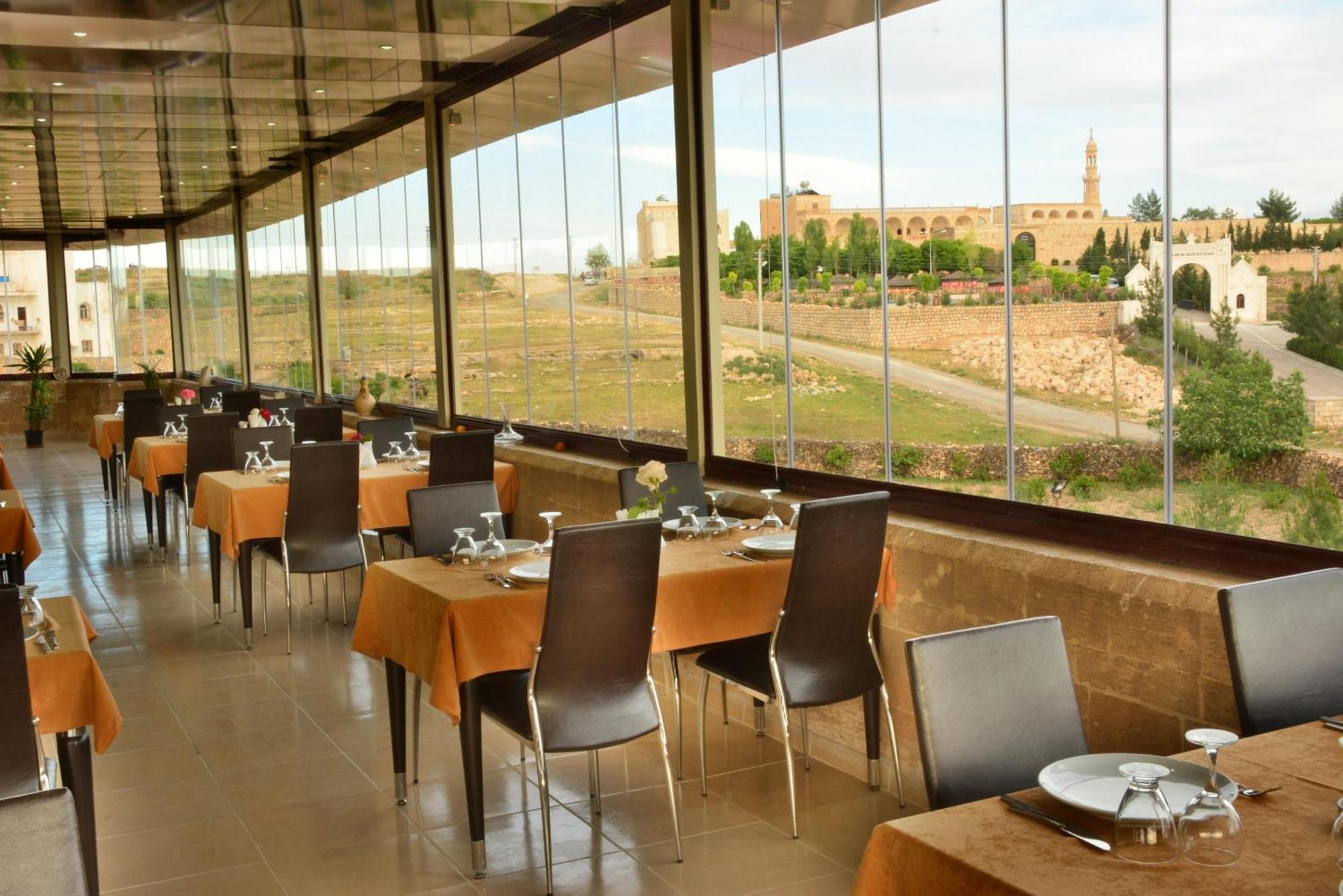 Turabdin Hotel Midyat Екстериор снимка